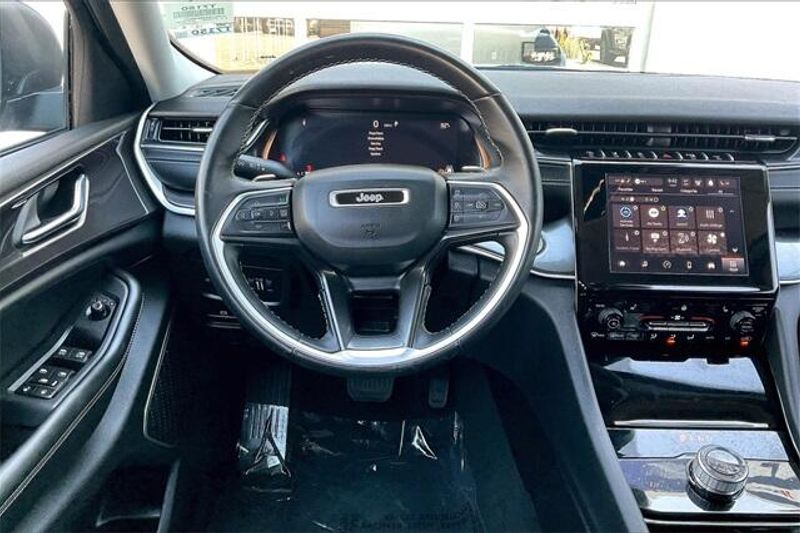 2022 Jeep Grand Cherokee L LaredoImage 4