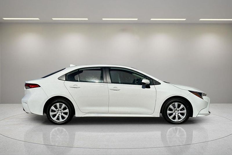 New 2025 Toyota Corolla LEImage 2