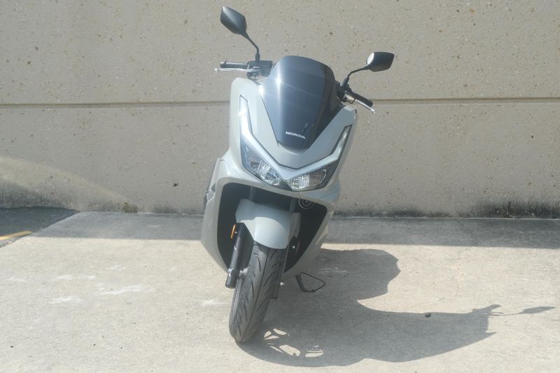 2025 Honda PCX PEARL GRAY Image 6
