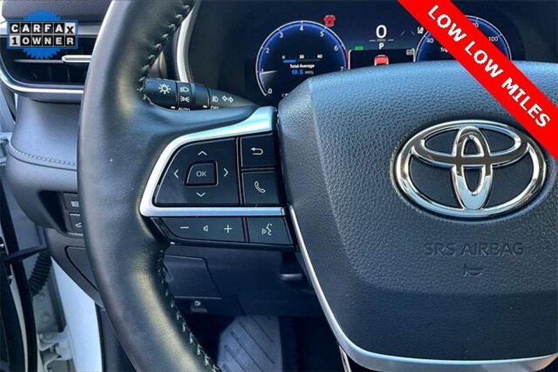 Used 2023 Toyota Highlander LimitedImage 18
