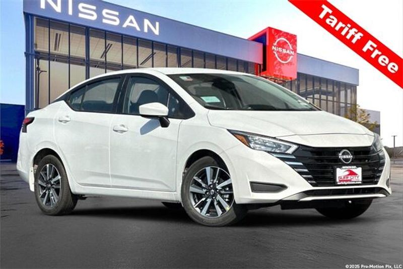 New 2025 Nissan Versa 1.6 SVImage 1
