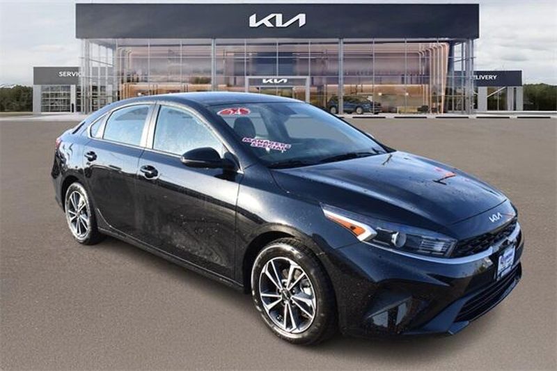 2024 Kia Forte LXSImage 1