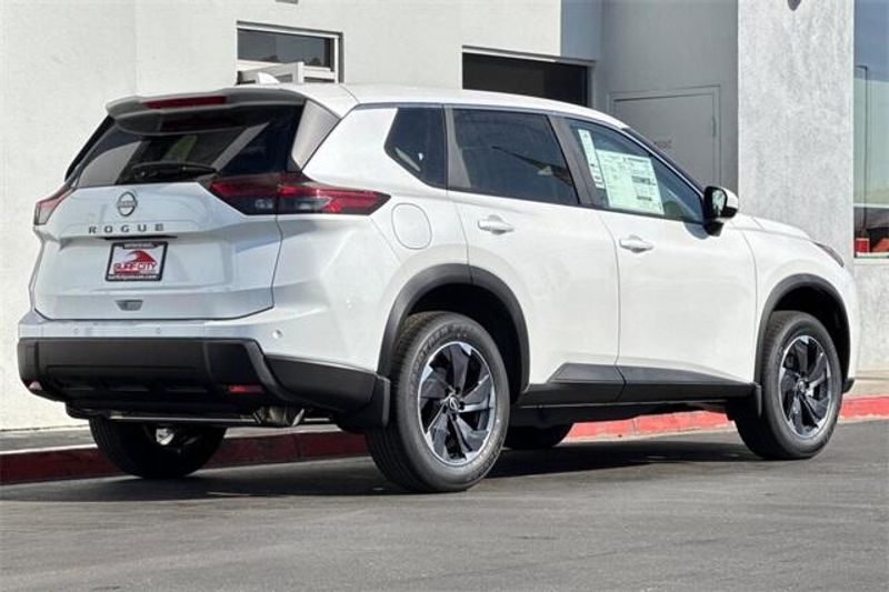 New 2025 Nissan Rogue SVImage 3