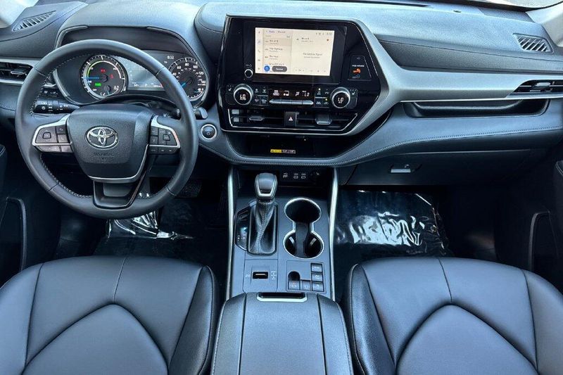 Used 2026 Toyota Highlander Hybrid XLEImage 12