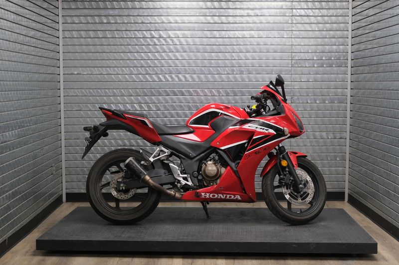 USED 2017 HONDA CBR300R Image 2