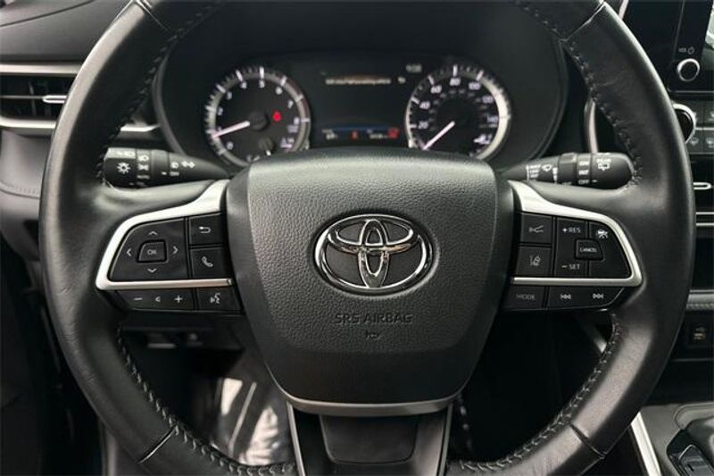 Used 2024 Toyota Highlander LEImage 22