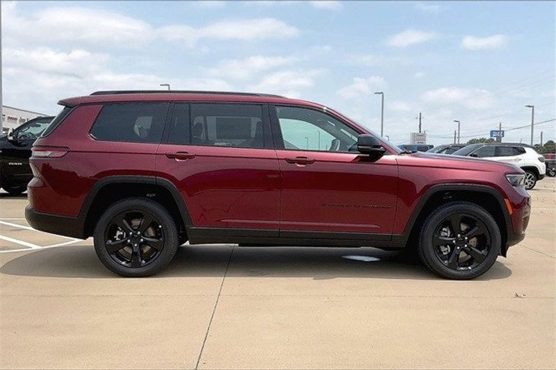 2024 Jeep Grand Cherokee L Altitude X 4x4Image 16