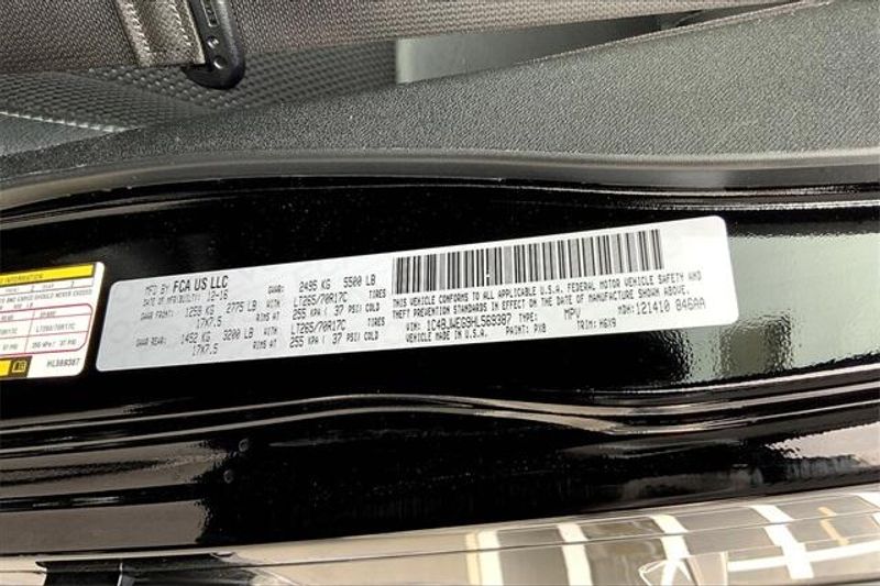 Used 2017 Jeep Wrangler JK Unlimited SaharaImage 33