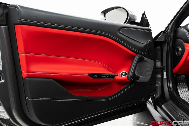 2020 Ferrari GTC4Lusso V12 *PASSENGER DISPLAY * CARBON STEERING WHEEL*Image 25