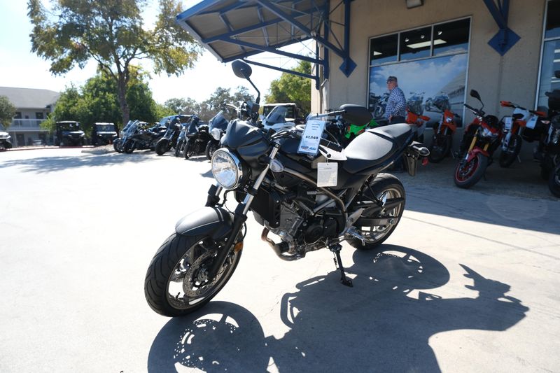 2024 Suzuki SV650 ABS GLASS SPARKLE BLACKImage 3