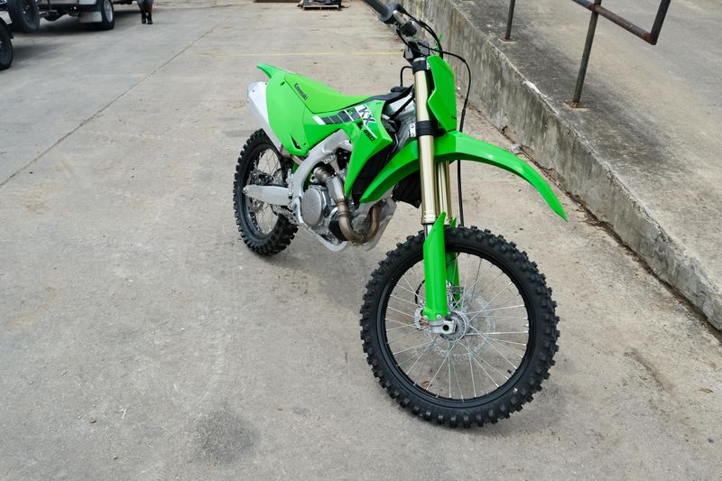 2025 Kawasaki KX450 LIME GREEN Image 1