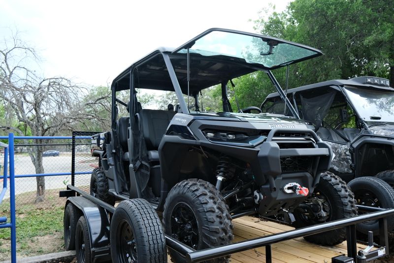 NEW 2026 CAN-AM DEFENDER MAX XT HD11 WITH 1025 INCH TOUCHSCREEN Image 1