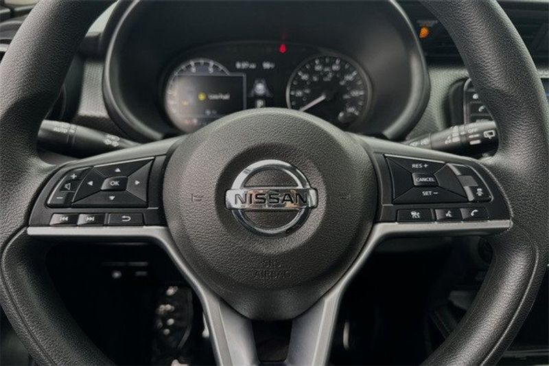 2021 Nissan Kicks SVImage 17