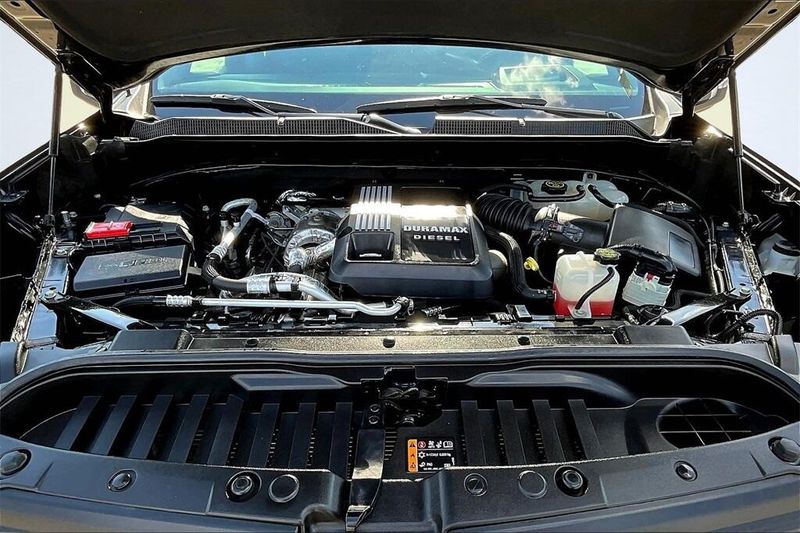 2022 Chevrolet Silverado 1500 LTZ photo 9