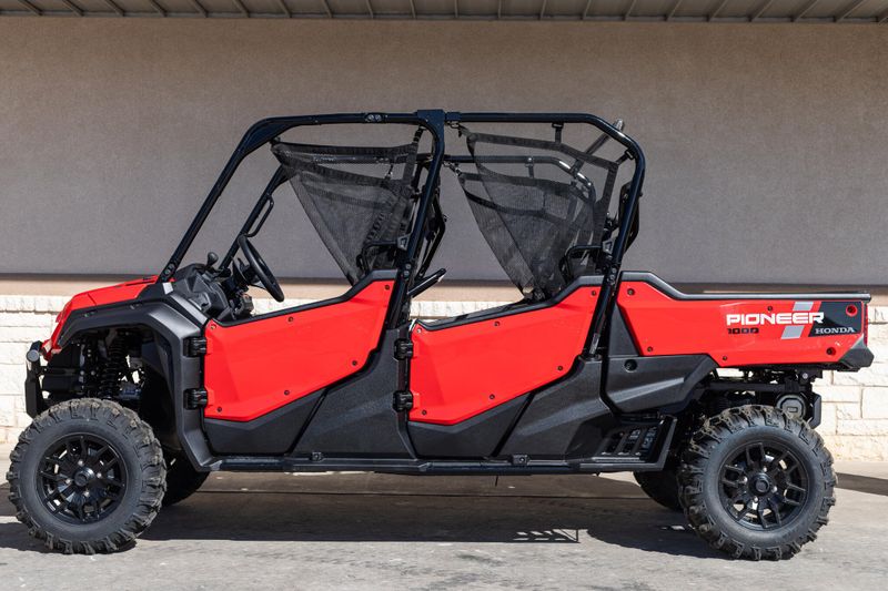 2025 Honda PIONEER 10006 CREW DELUXE HERO RED Image 5