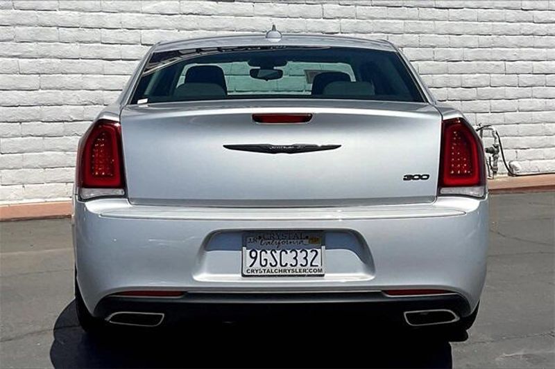 2023 Chrysler 300 TouringImage 3