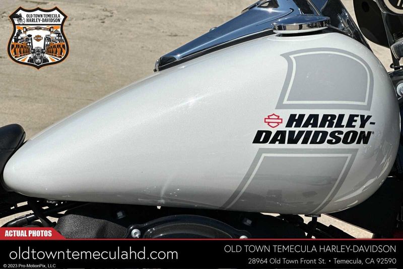 2021 Harley-Davidson Softail in a STONE WASHED WHITE PEARL exterior color. BMW Motorcycles of Temecula – Southern California (951) 506-6903 bmwmotorcyclesoftemecula.com 