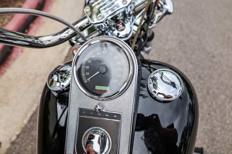 2004 HARLEY SOFTAIL STANDARD  BLACK Image 13