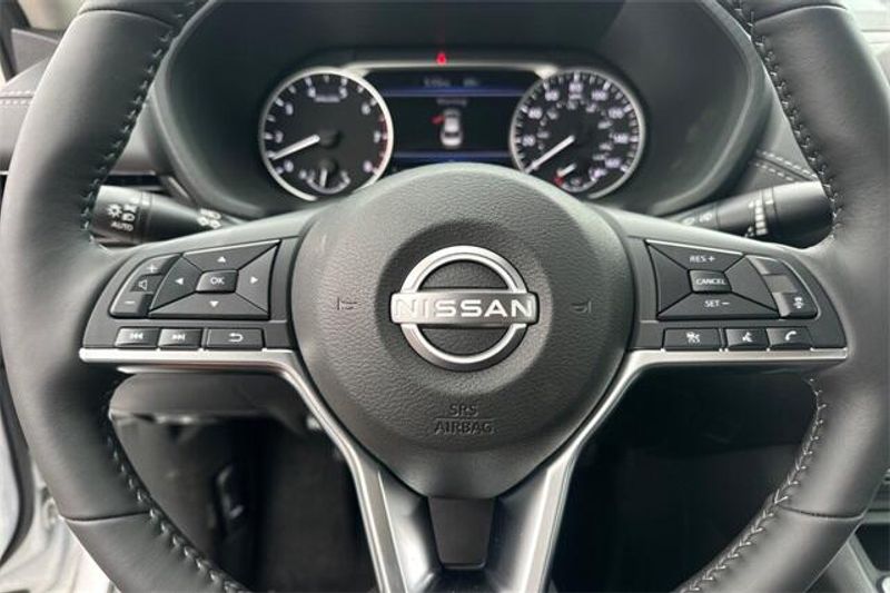 New 2025 Nissan Sentra SVImage 19