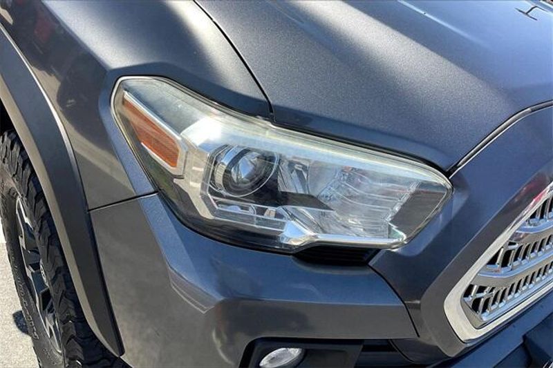 2017 Toyota Tacoma TRD Off-RoadImage 27