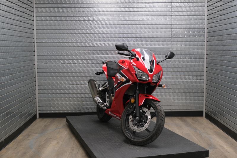 2017 HONDA CBR300R