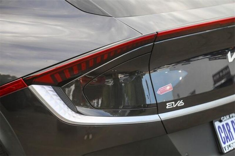 2025 Kia EV6 LightImage 18
