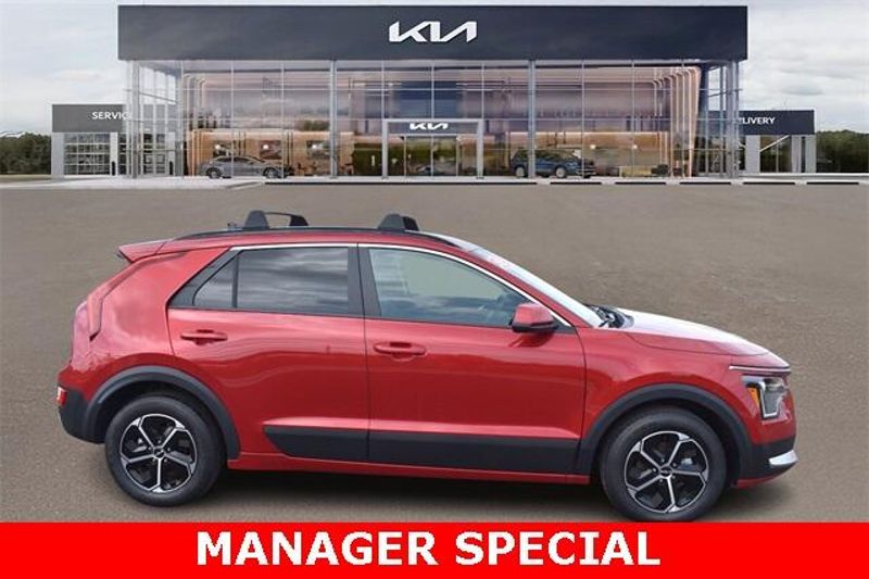 New 2025 Kia Niro LXImage 2