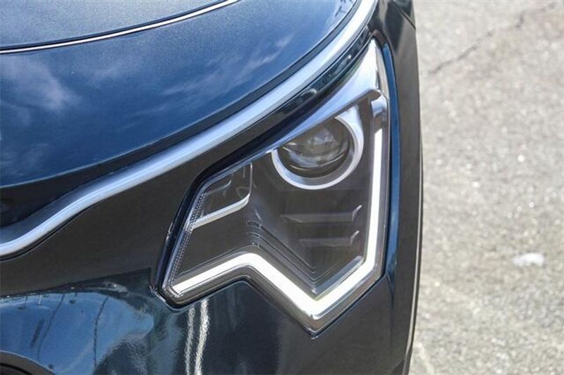 New 2025 Kia Niro EXImage 13
