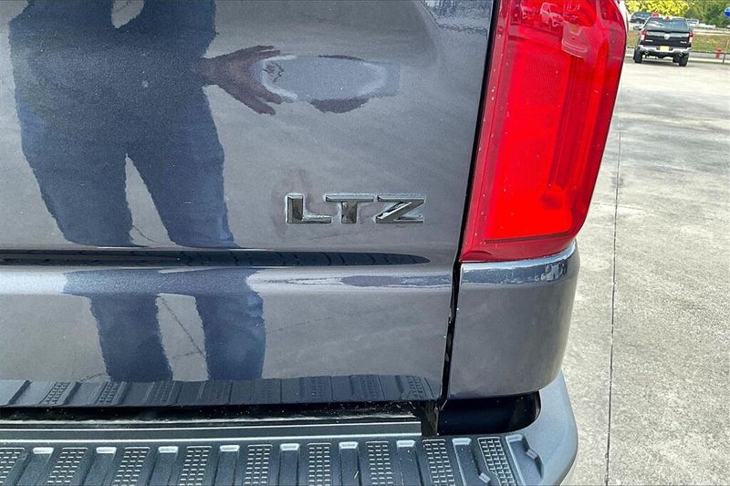 2022 Chevrolet Silverado 1500 LTZ photo 7