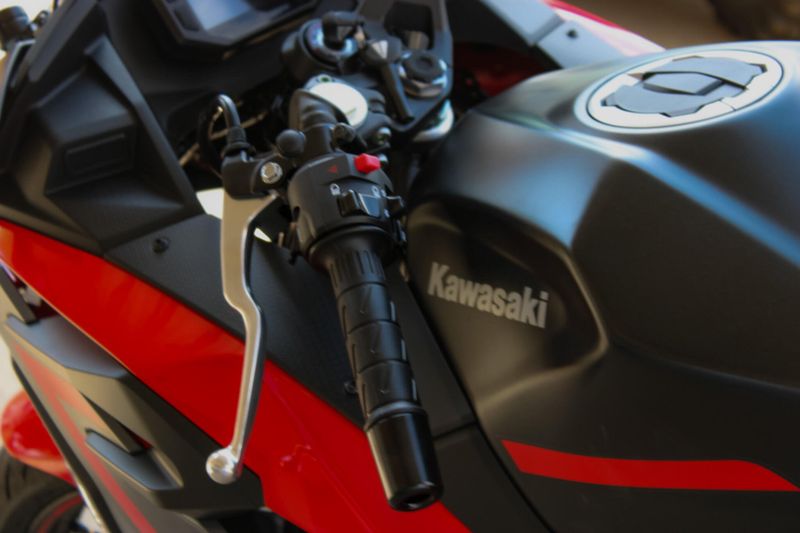 2025 Kawasaki NINJA 500 ABS PASSION RED AND METALLIC FLAT SPARK BLACK AND METALLIC MATTE DARK GRAY Image 23