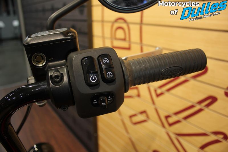 2022 Indian Motorcycle Chief Bobber Image 11