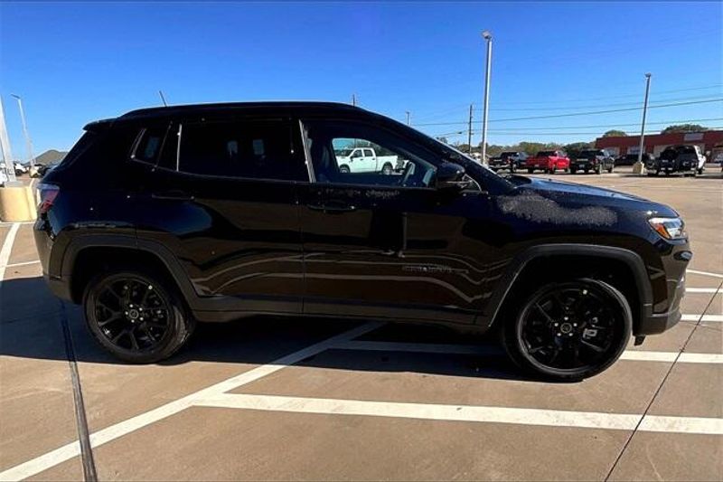 2025 Jeep Compass Latitude 4x4Image 15