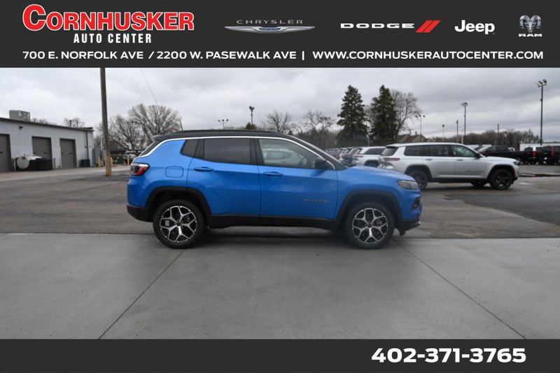 2025 Jeep Compass LimitedImage 1