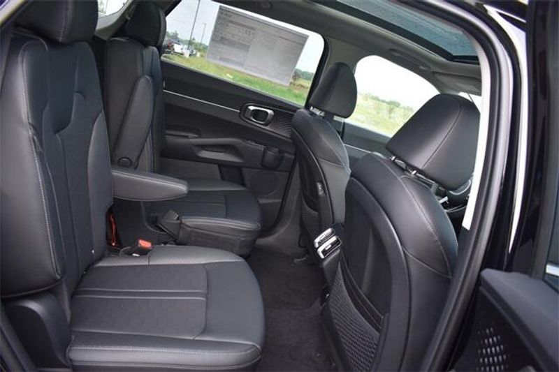 New 2025 Kia Sorento EXImage 16
