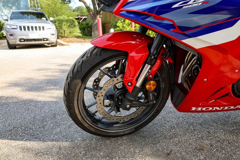 USED 2025 HONDA CBR500R Image 15