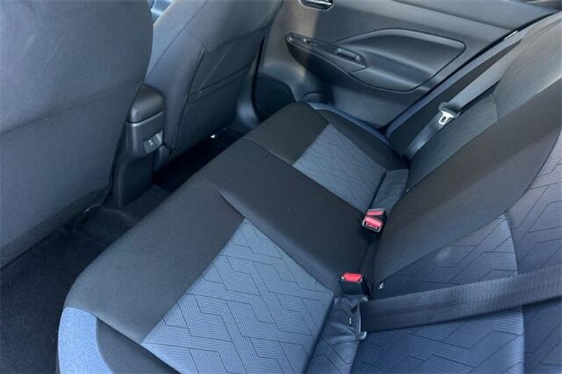 New 2025 Nissan Versa 1.6 SVImage 9