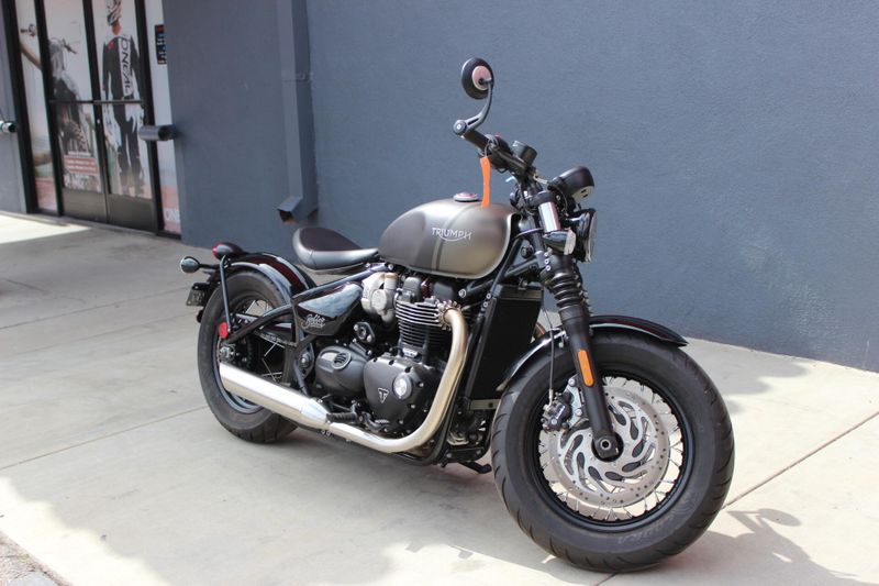 2022 Triumph Bonneville Bobber (Euro 5a) Base Image 5