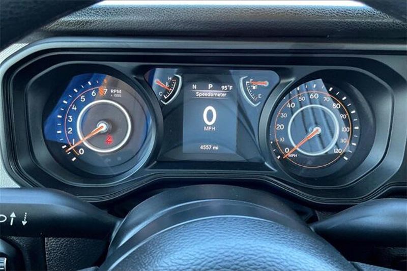 2024 Jeep Gladiator Sport photo 18