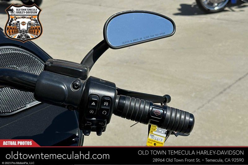 2021 Harley-Davidson Road Glide in a BLACK HOLE W/PINSTRIPE exterior color. BMW Motorcycles of Temecula – Southern California (951) 506-6903 bmwmotorcyclesoftemecula.com 