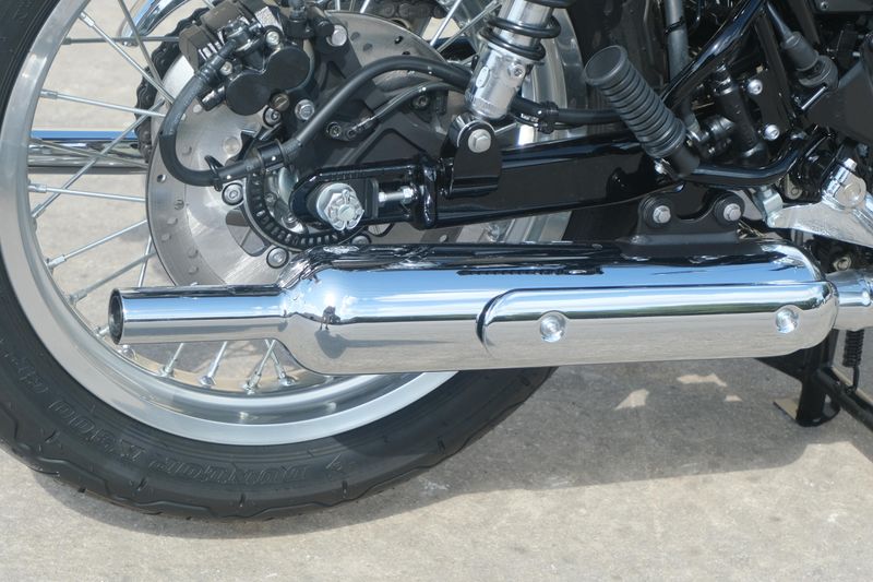 2024 Kawasaki W800 ABS METALLIC SLATE BLUE AND METALLIC DIABLO BLACK Image 22