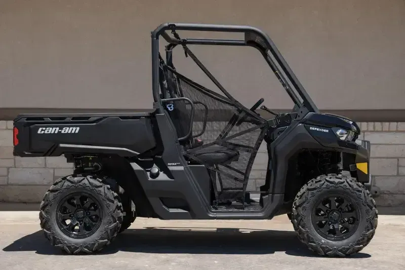 2025 Can-Am DEFENDER DPS HD10 STEALTH BLACKImage 1