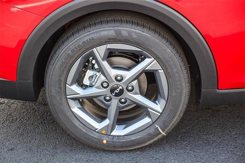 New 2025 Kia K4 LXSImage 19