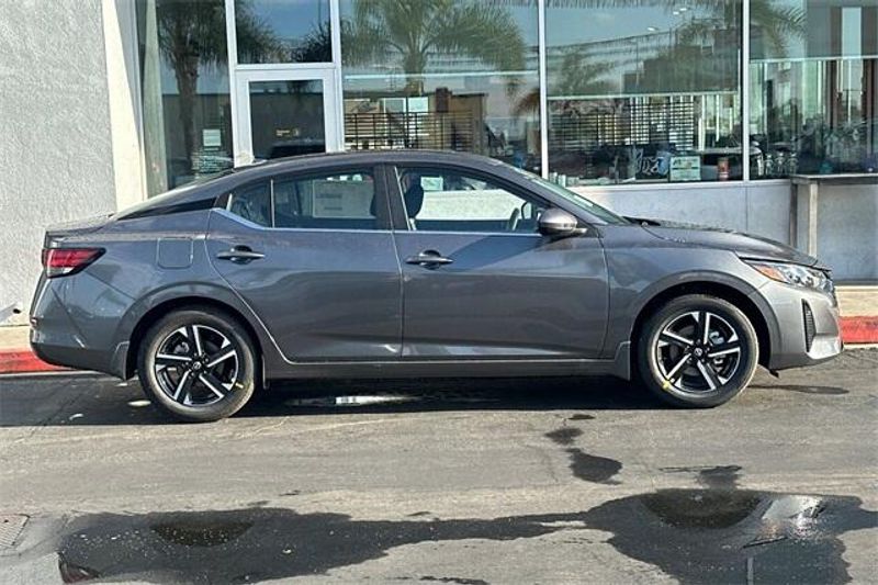New 2025 Nissan Sentra SVImage 2