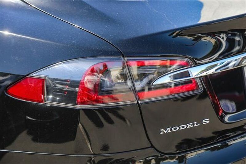 2015 Tesla Model S 70DImage 11