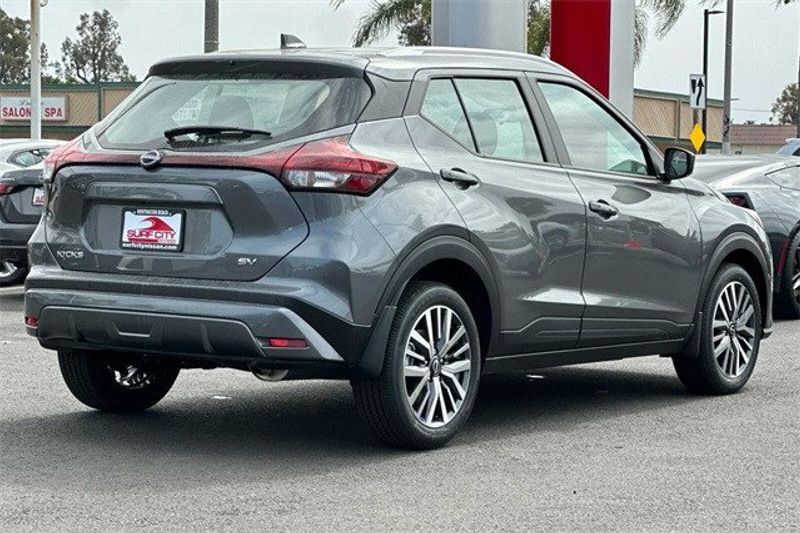 2024 Nissan Kicks SVImage 3