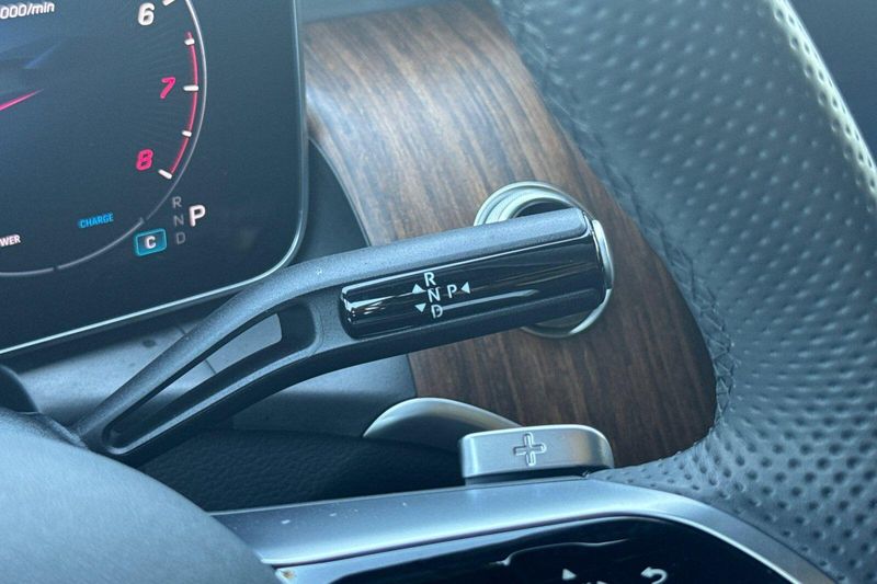 Used 2025 Mercedes-Benz GLC 300Image 24