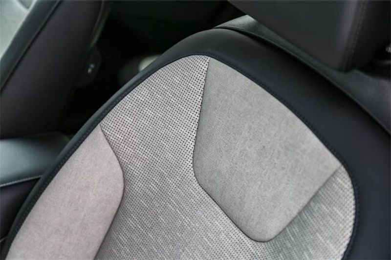 2025 Kia Niro SXImage 11