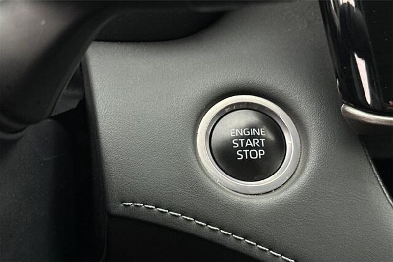 Used 2024 Toyota Highlander LEImage 21