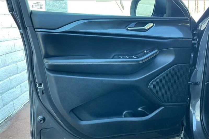 Used 2023 Jeep Grand Cherokee LaredoImage 22