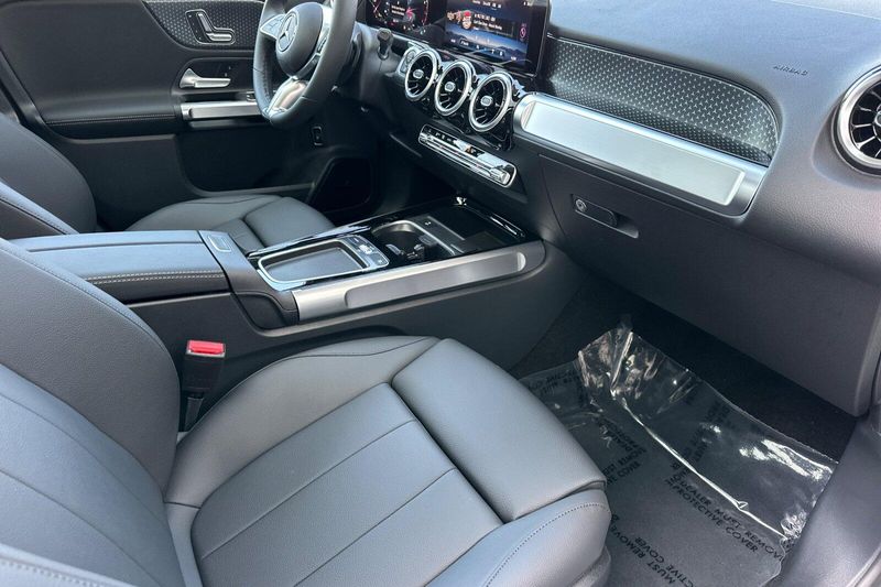 New 2026 Mercedes-Benz GLB 250Image 13